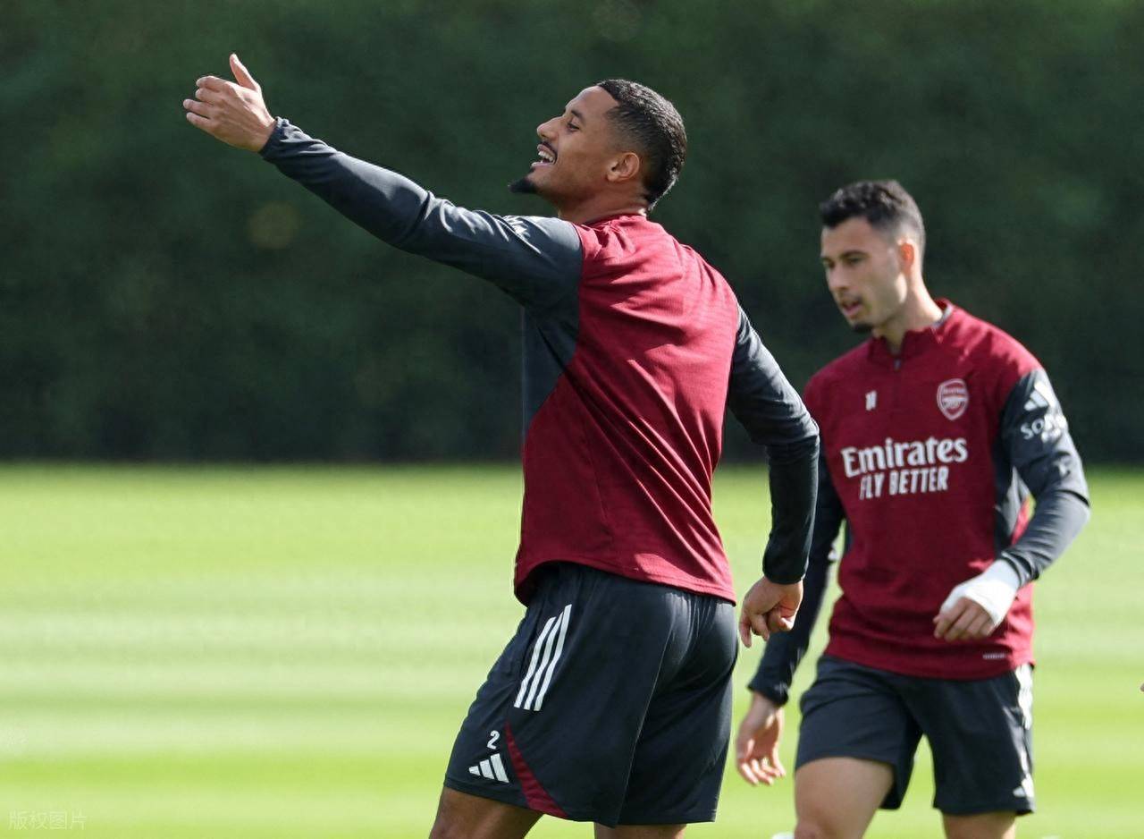 阿森纳发布备战花絮，集结日队长鼓劲，德甲任务艰巨，心理建设被强调(阿森纳与曼联英足总杯巅峰对决)
