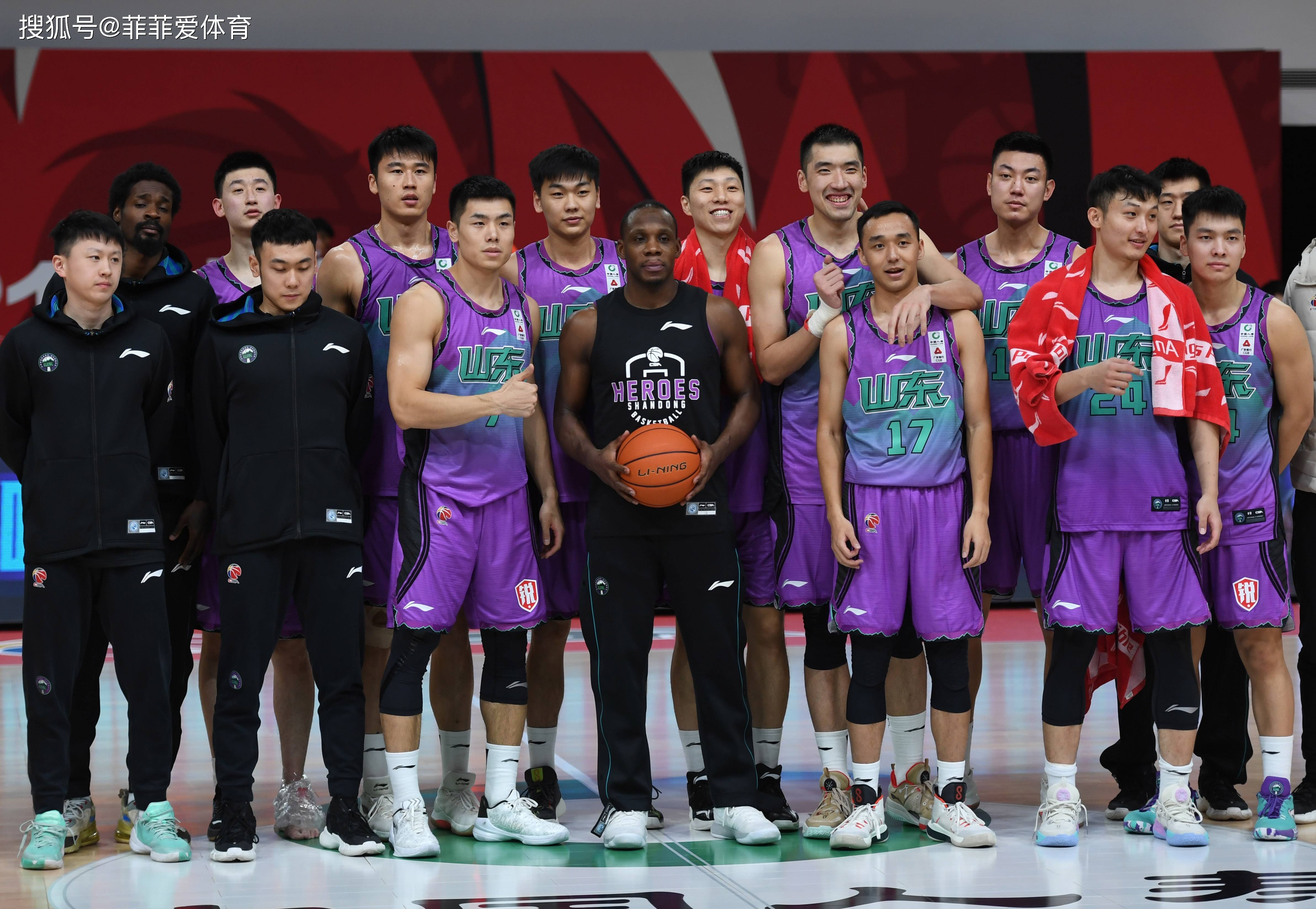 清晨山东男篮调整名单以备CBA常规赛,队长鼓劲环节打磨,态度坚定,临场指挥获称赞的简单介绍 清晨山东男篮调整名单以备CBA常规赛,队长鼓劲环节打磨,态度坚定,临场指挥获称赞的简单介绍