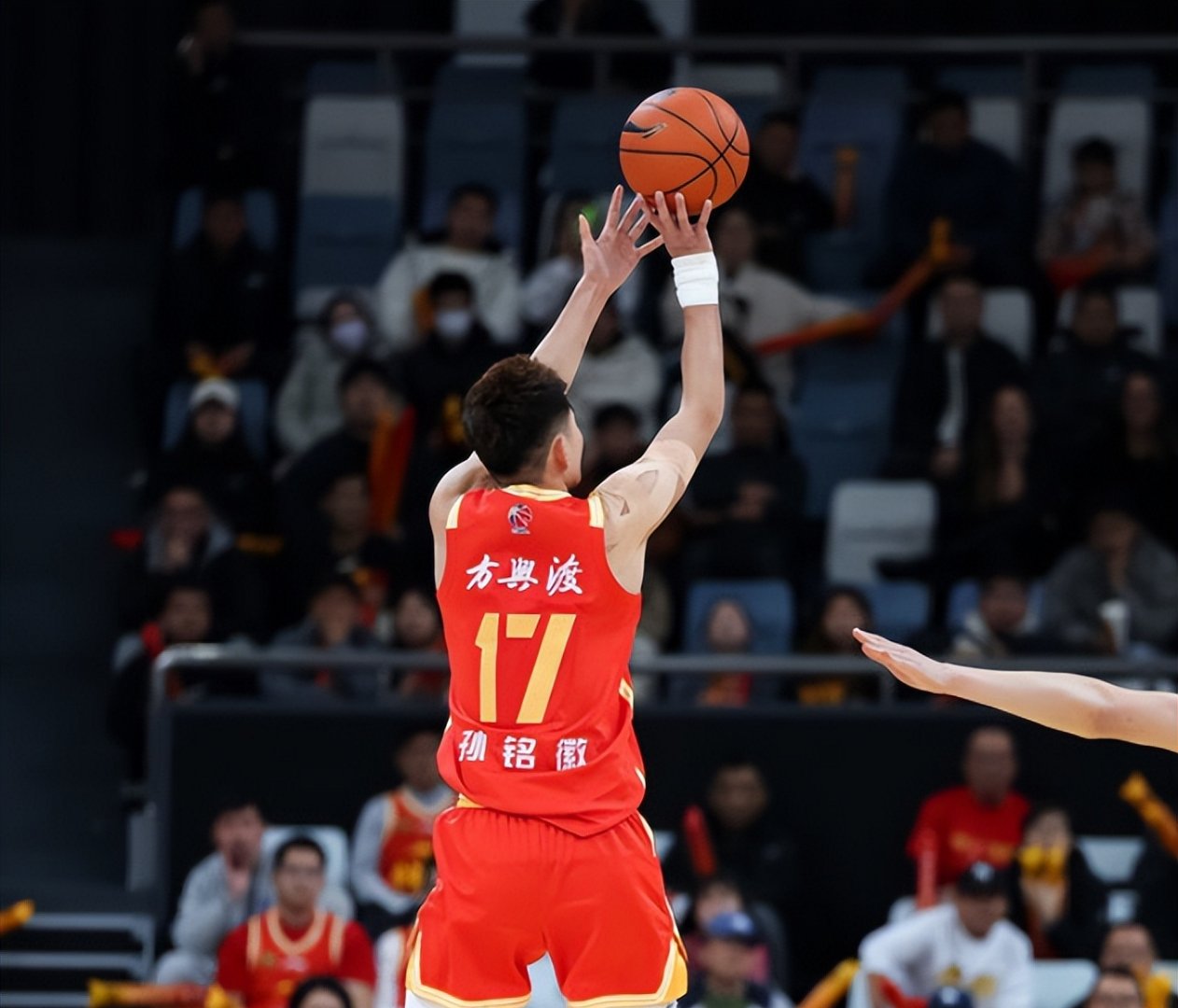 清晨山东男篮调整名单以备CBA常规赛,队长鼓劲环节打磨,态度坚定,临场指挥获称赞的简单介绍 清晨山东男篮调整名单以备CBA常规赛,队长鼓劲环节打磨,态度坚定,临场指挥获称赞的简单介绍