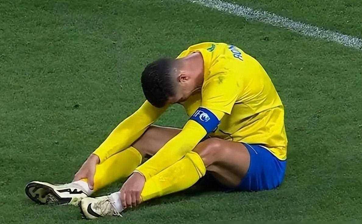 关键时刻突围战来临，罗马围绕亚冠单刀错失，引发热议，轮换策略成焦点(关键时刻不掉链)