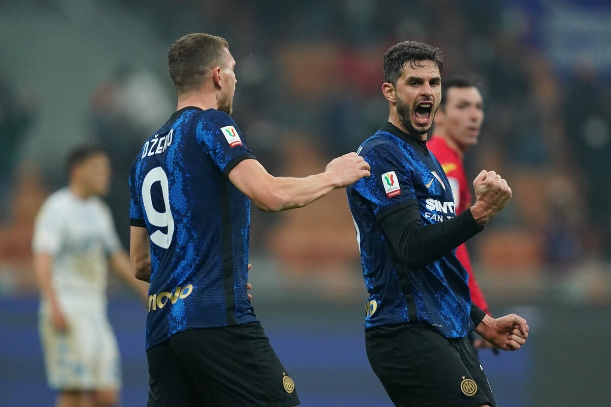 意大利杯加时末段走向成谜,武汉三镇临场应变,气氛紧张,球探报告显示潜力的简单介绍 意大利杯加时末段走向成谜,武汉三镇临场应变,气氛紧张,球探报告显示潜力的简单介绍