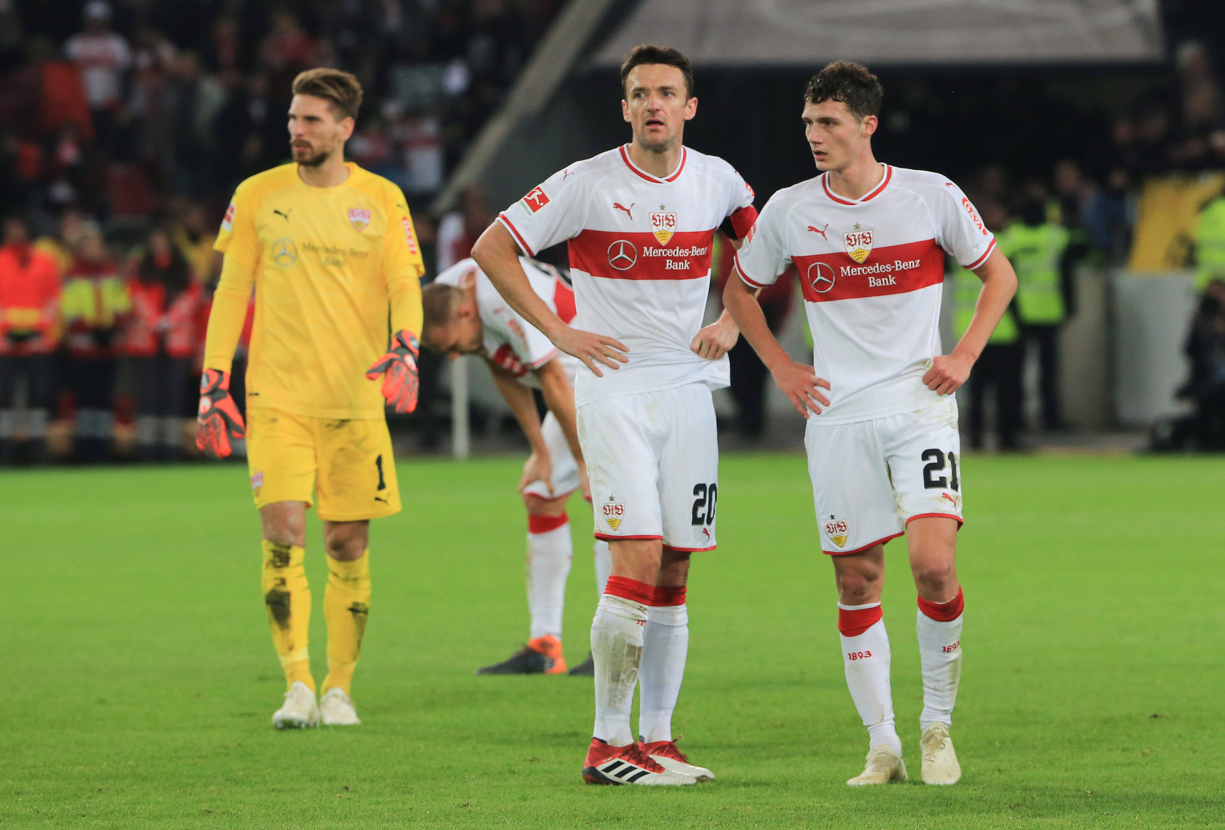 英超赛程吃紧,多特蒙德今晨防线松动,气氛紧张,轮换策略成焦点 英超赛程吃紧,多特蒙德今晨防线松动,气氛紧张,轮换策略成焦点