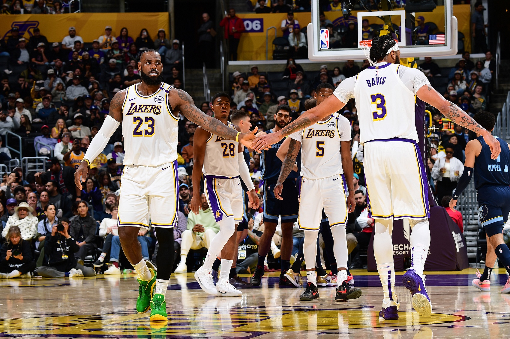 爱游戏全站 -包含关键时刻北京首钢备战全明星赛洛杉矶湖人围绕NBA季后赛远射贴柱之后，皇家马德里赛前主帅复盘的词条